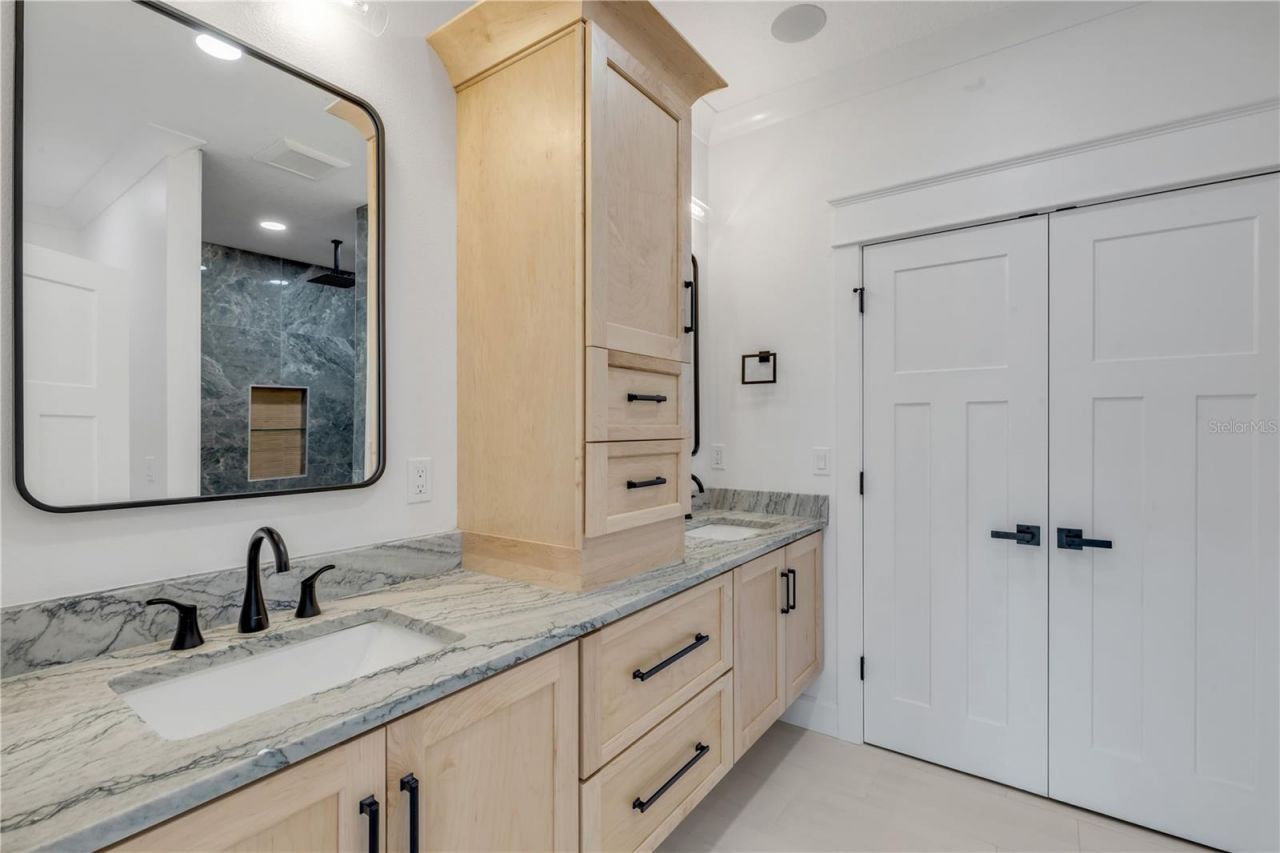 210 Due East Street, New Smyrna Beach, FL 32169 Photo