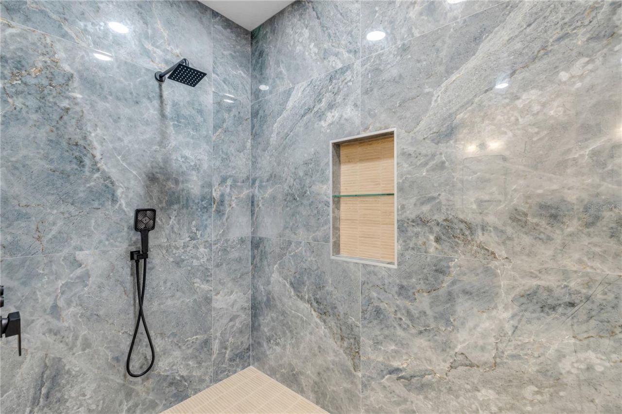 210 Due East Street, New Smyrna Beach, FL 32169 Photo