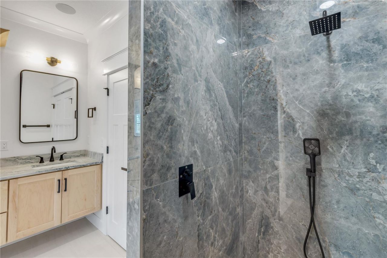 210 Due East Street, New Smyrna Beach, FL 32169 Photo