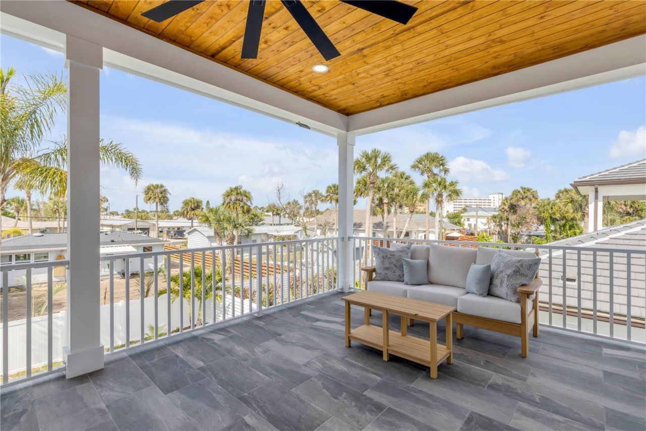 210 Due East Street, New Smyrna Beach, FL 32169 Photo