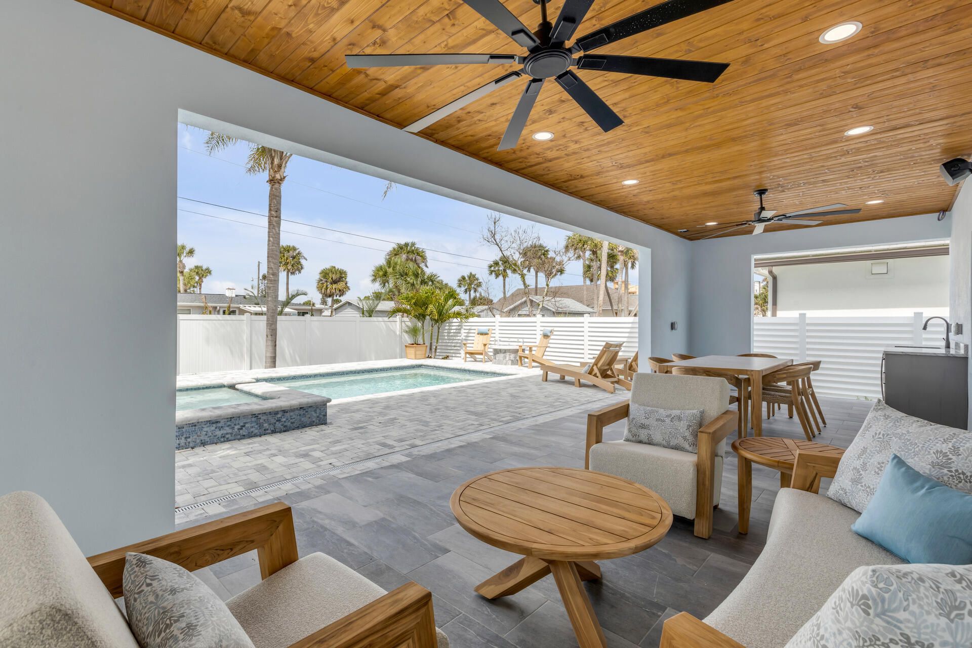 210 Due East Street, New Smyrna Beach, FL 32169 Photo