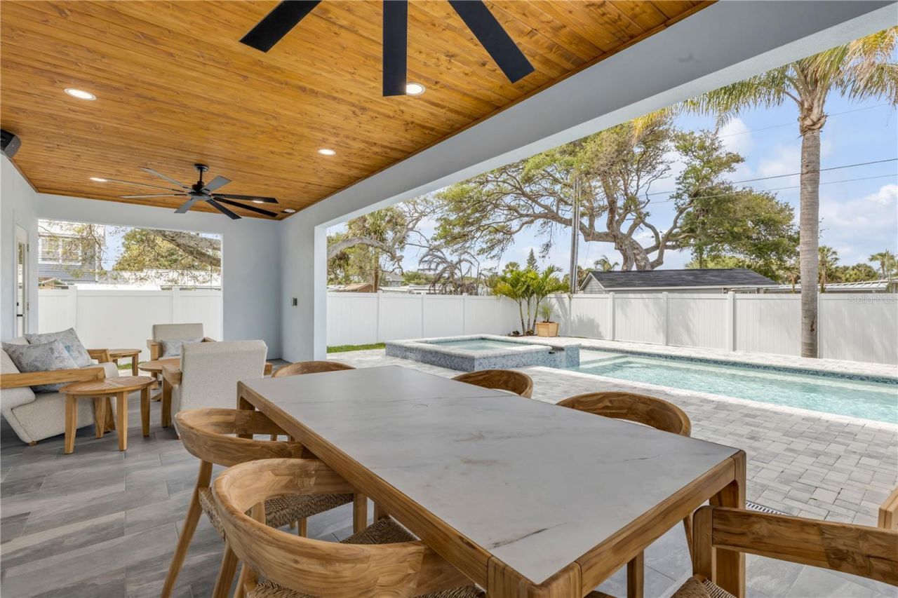 210 Due East Street, New Smyrna Beach, FL 32169 Photo