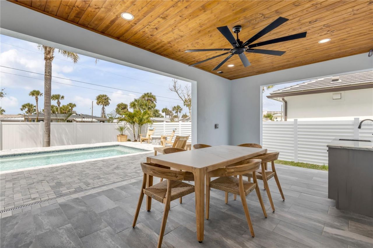 210 Due East Street, New Smyrna Beach, FL 32169 Photo