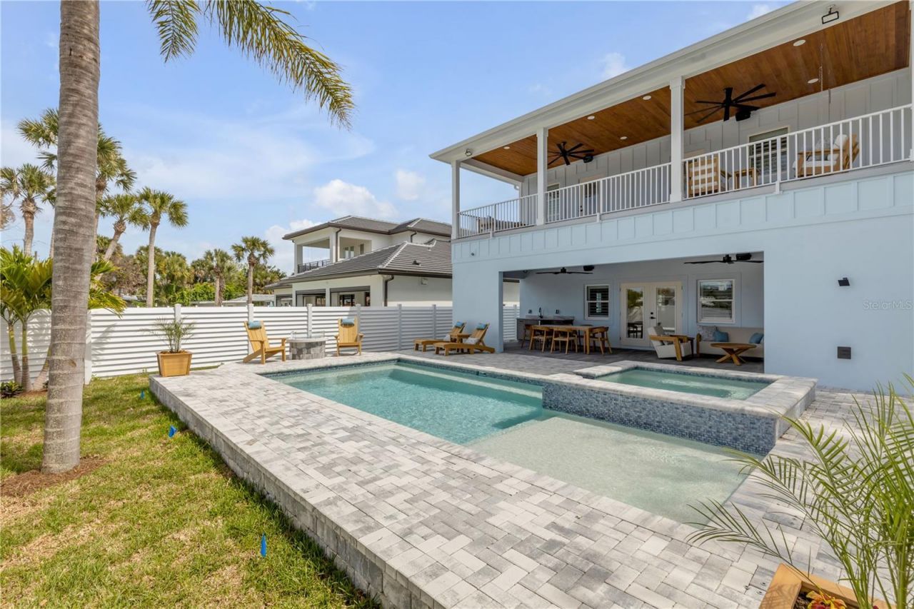 210 Due East Street, New Smyrna Beach, FL 32169 Photo