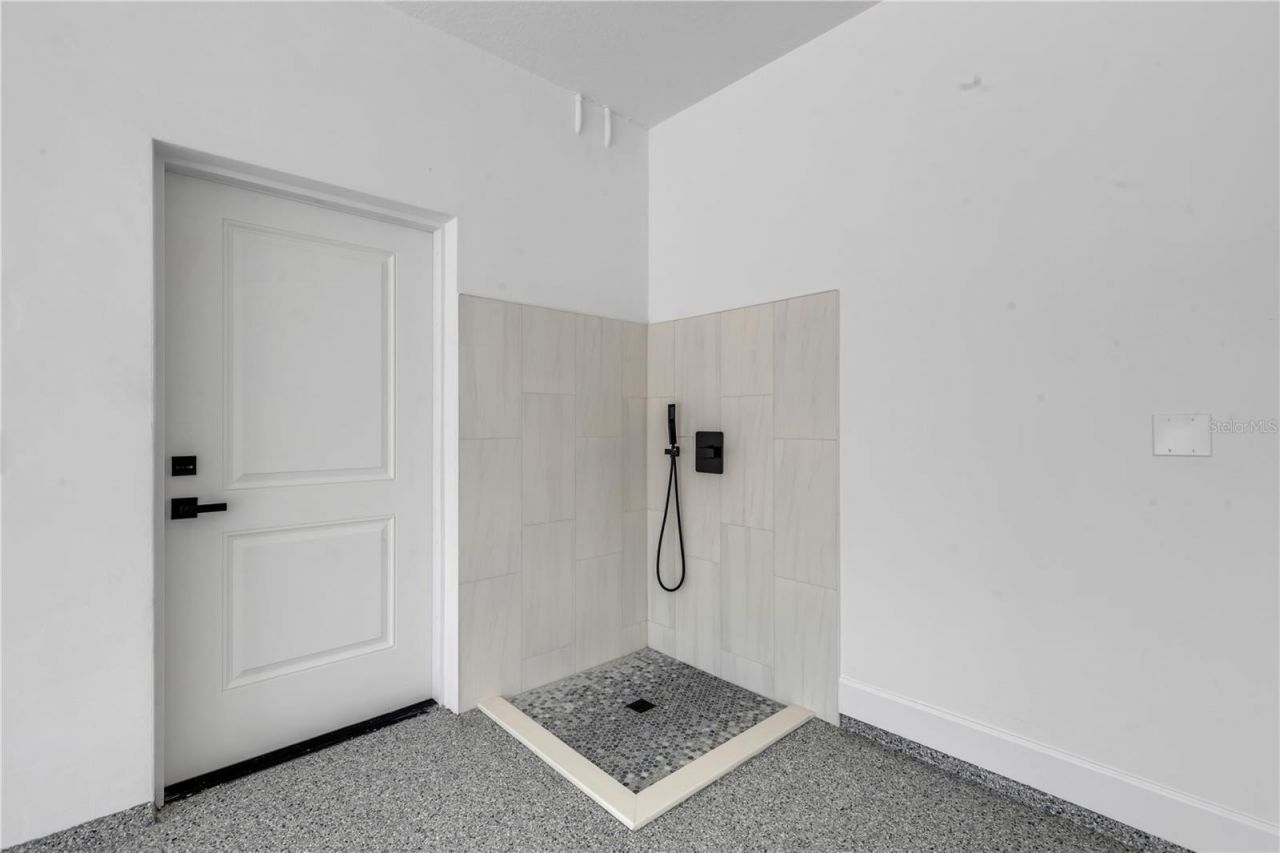 210 Due East Street, New Smyrna Beach, FL 32169 Photo