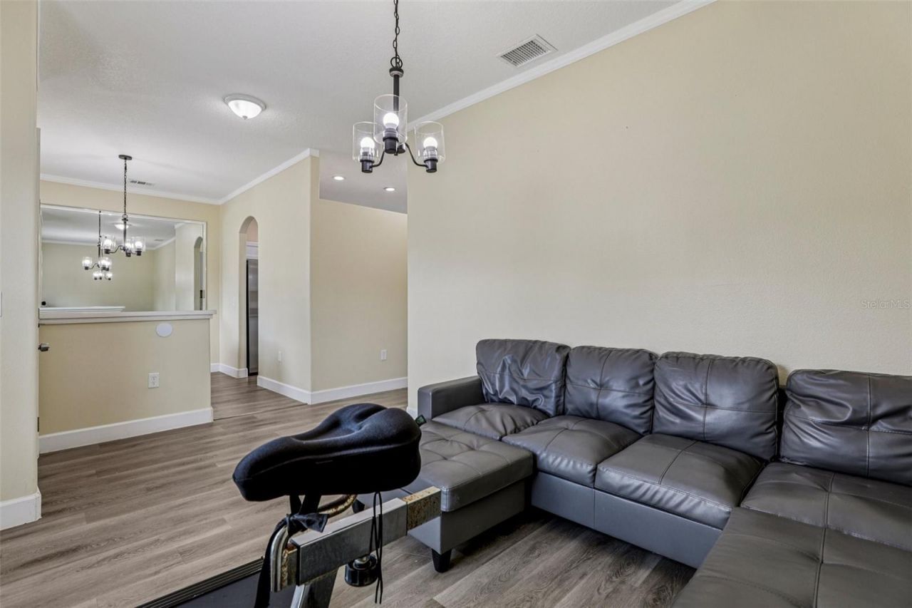 943 Amaros Avenue, Orlando, FL 32811 Photo