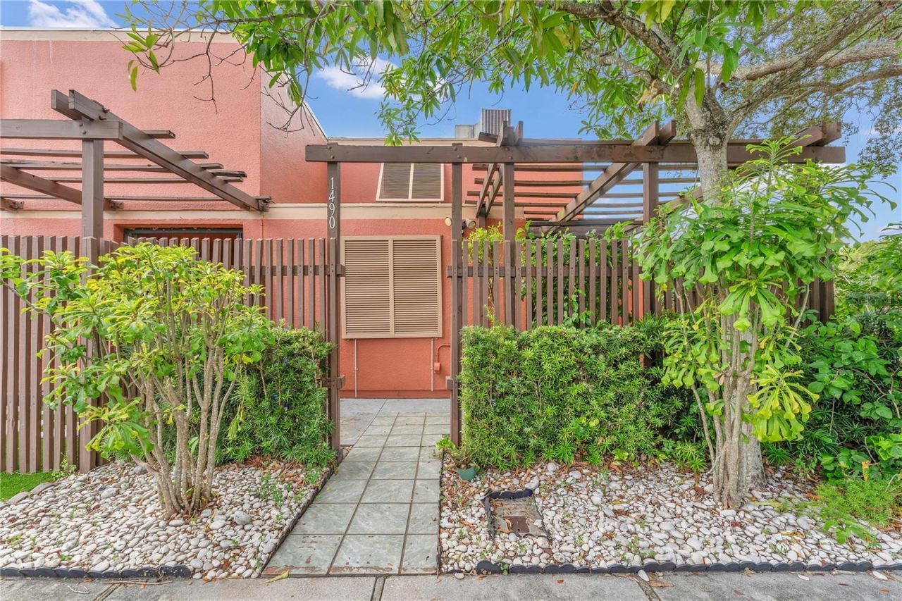 1490 Laguna Lane , Pembroke Pines, FL 33026 Main Photo