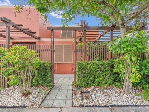 1490 LAGUNA LANE , PEMBROKE PINES, FL 33026