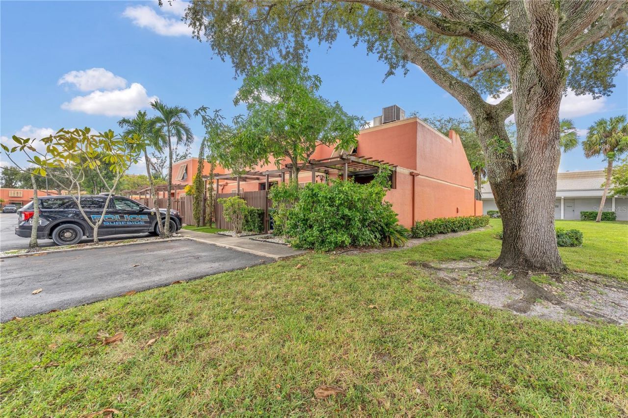 1490 Laguna Lane, Pembroke Pines, FL 33026 Photo