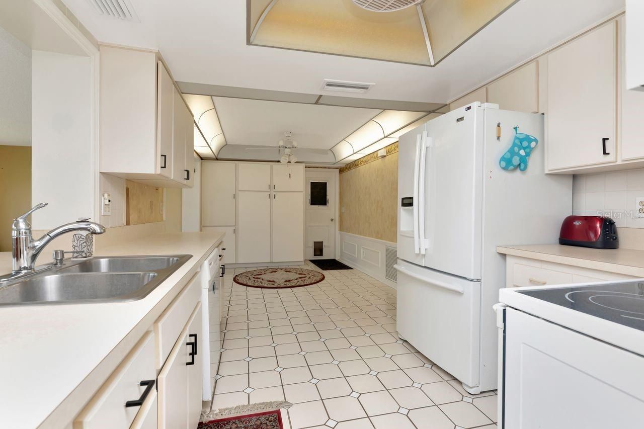 10153 44th Street N, Unit 2, Pinellas Park, FL 33782 Photo