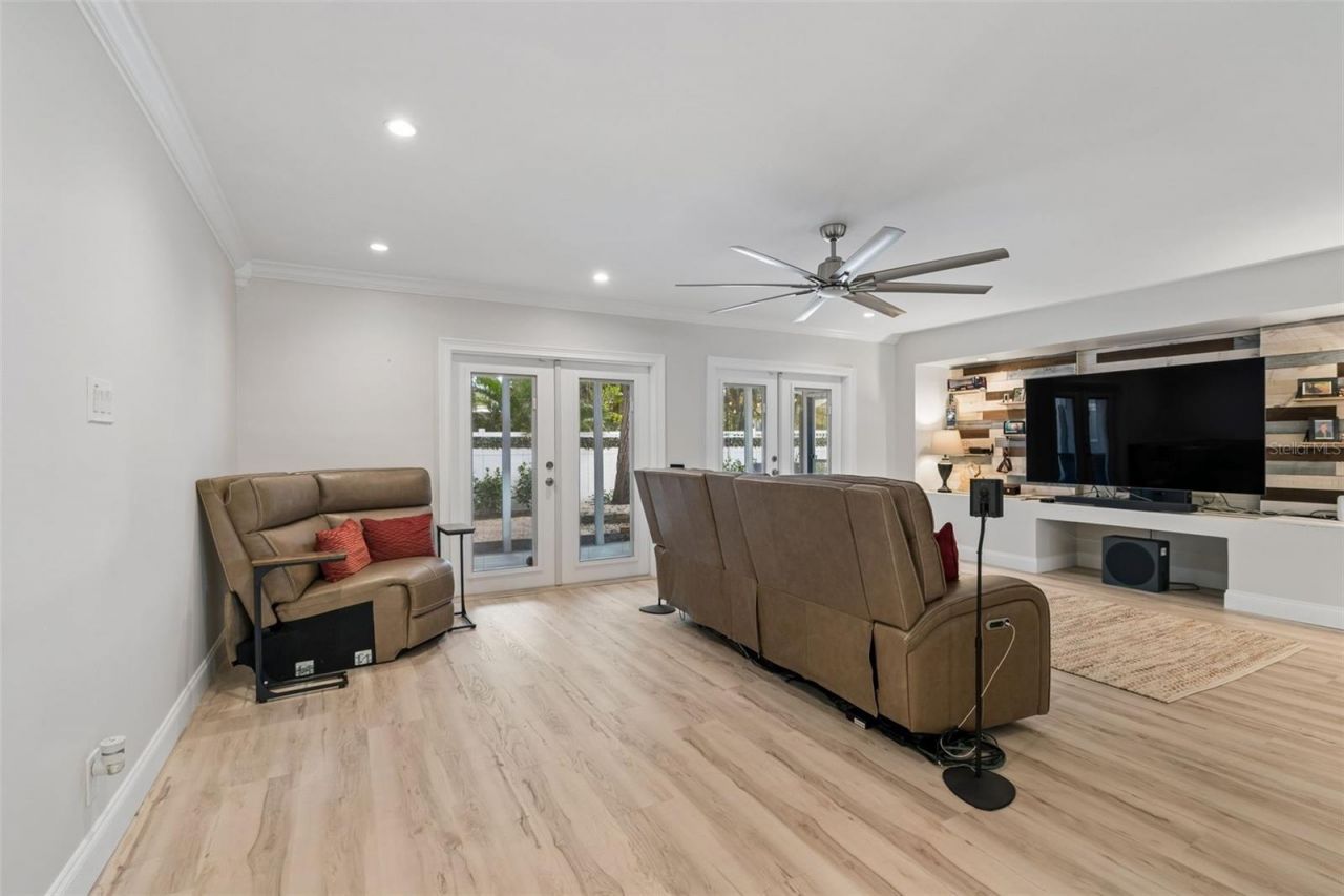 8270 30th Avenue N, Saint Petersburg, FL 33710 Photo