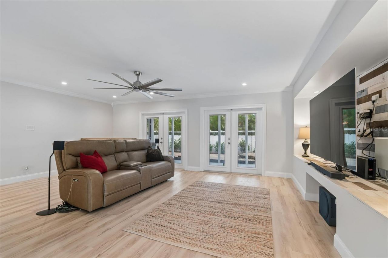 8270 30th Avenue N, Saint Petersburg, FL 33710 Photo