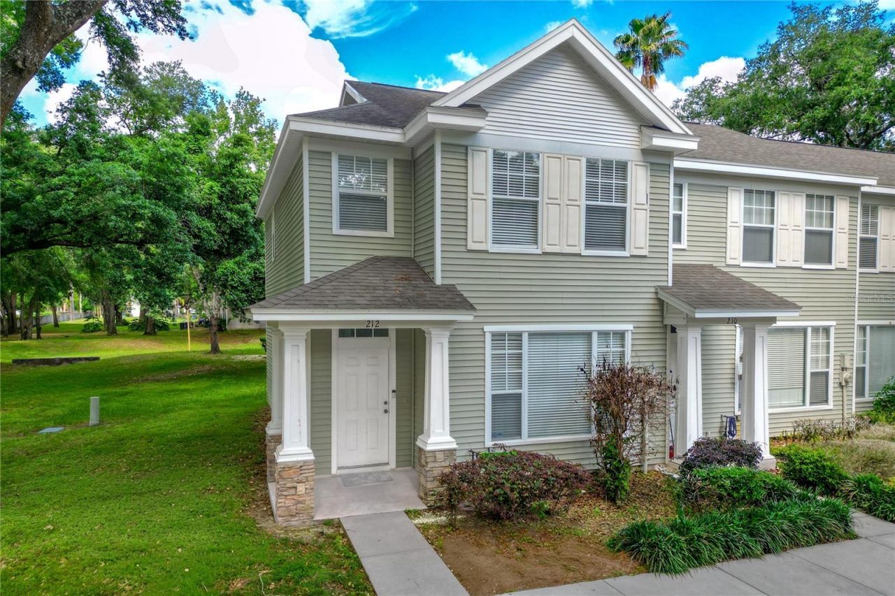 212 Golden Pond Court, Valrico, FL 33594 Photo