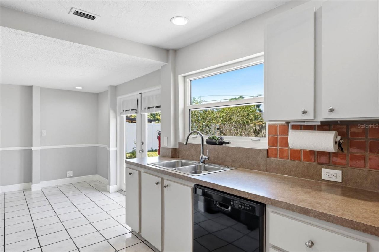 7500 Orpine Drive N, Saint Petersburg, FL 33702 Photo