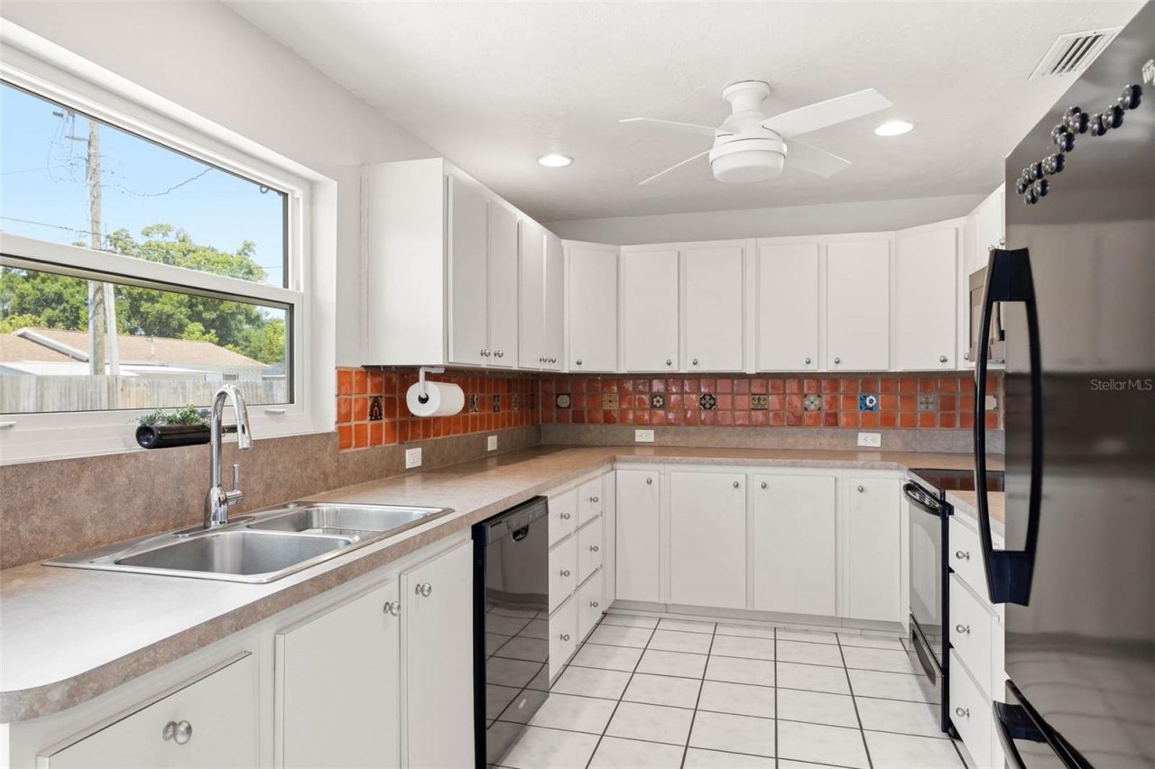 7500 Orpine Drive N, Saint Petersburg, FL 33702 Photo