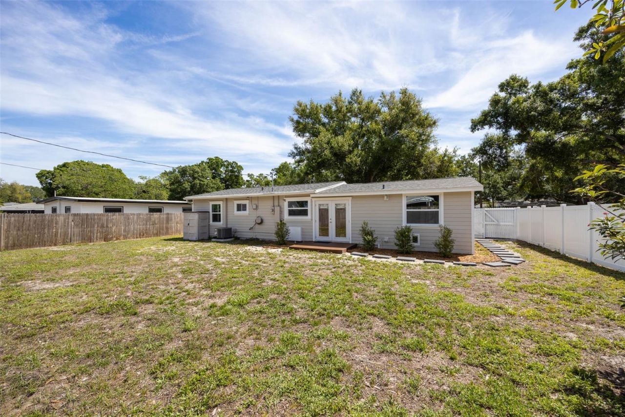 7500 Orpine Drive N, Saint Petersburg, FL 33702 Photo