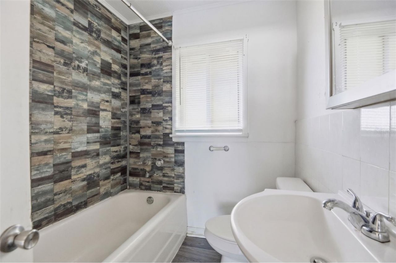 1110 27th Avenue W, Bradenton, FL 34205 Photo