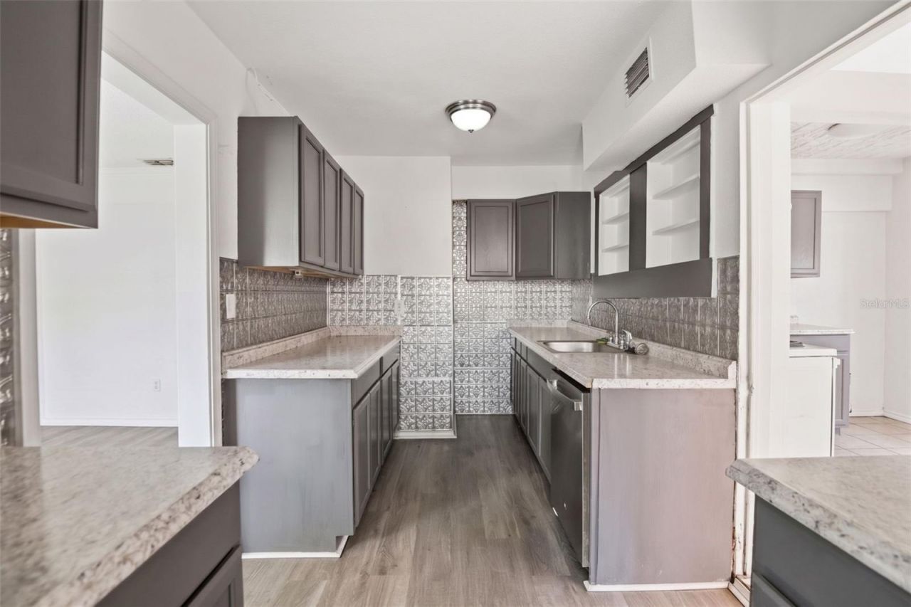 1110 27th Avenue W, Bradenton, FL 34205 Photo