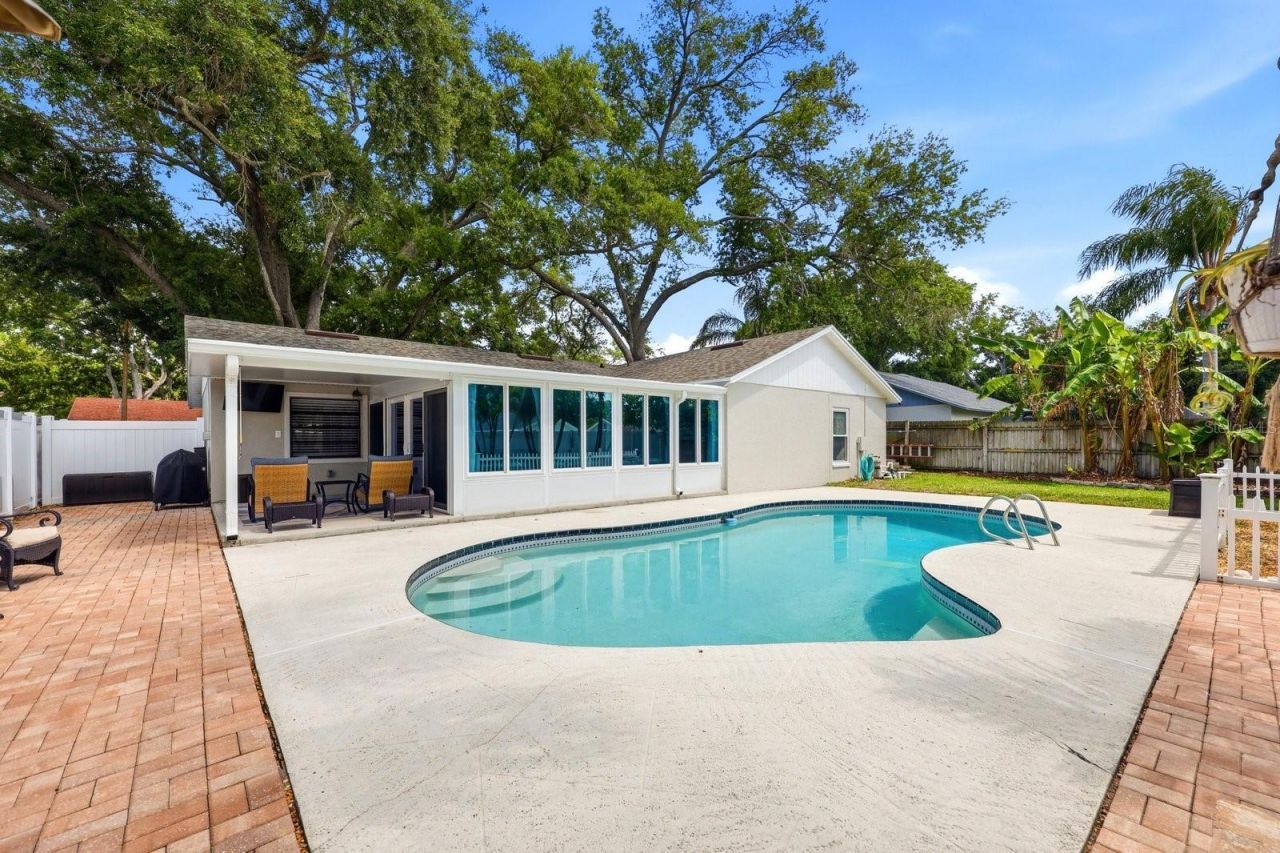 221 Arbor Drive W, Palm Harbor, FL 34683 Photo