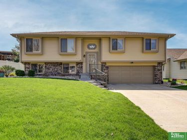 13315 Hascall Street, Omaha, NE 68144