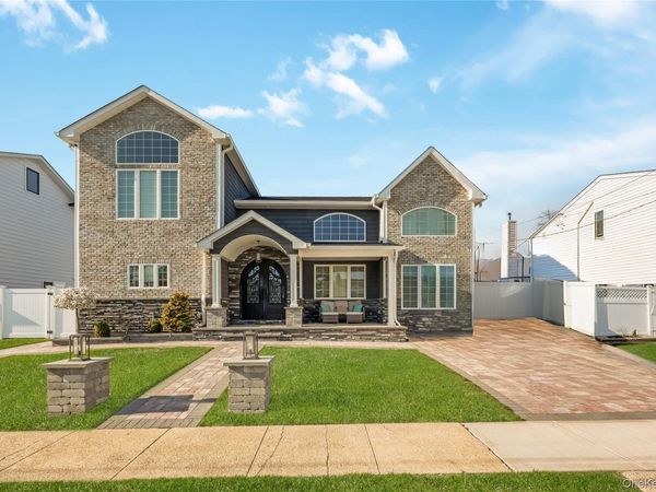 42 Sandy Lane , Massapequa, NY 11758