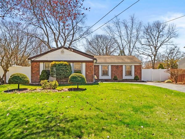 20 Beacon Street , Shirley, NY 11967