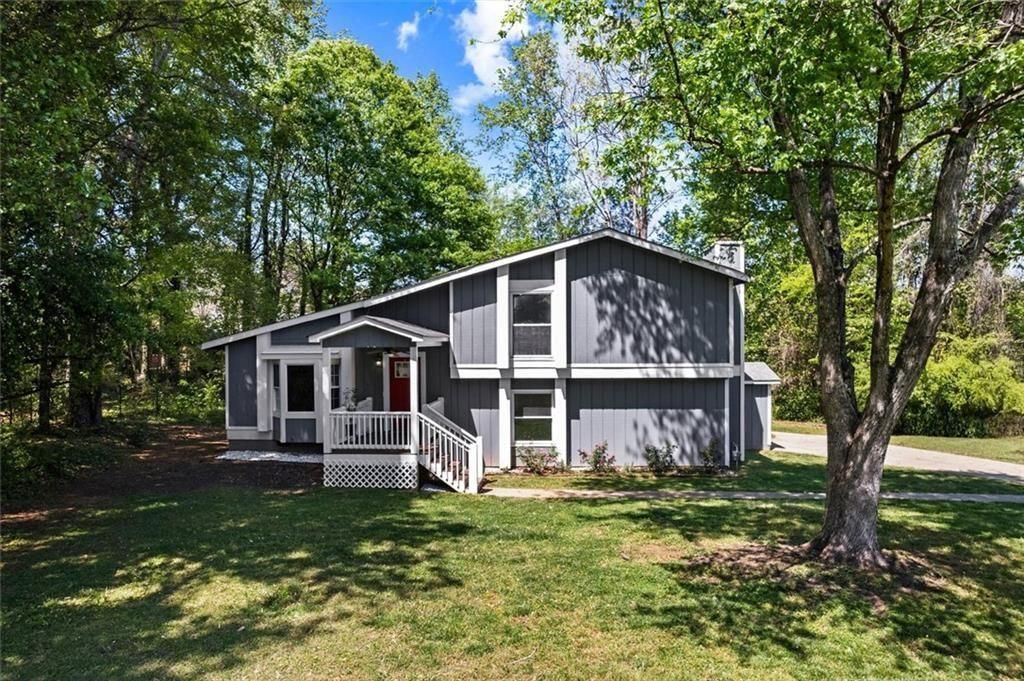 2592 Twin Oaks Sw, Marietta, GA 30064 Main Photo