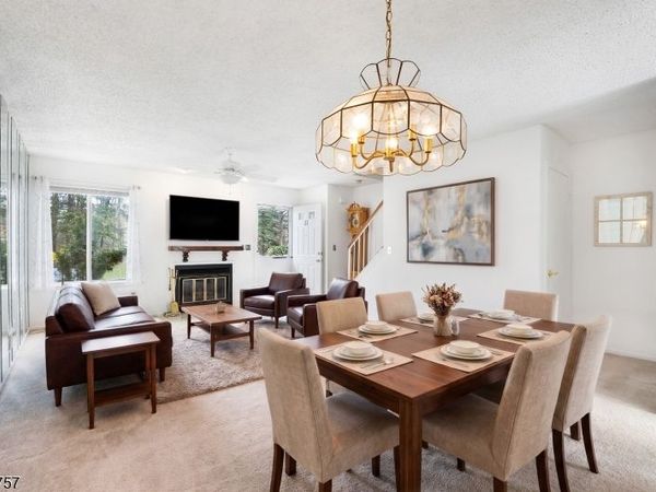 81 Woodland Dr, Roselle, NJ 07203