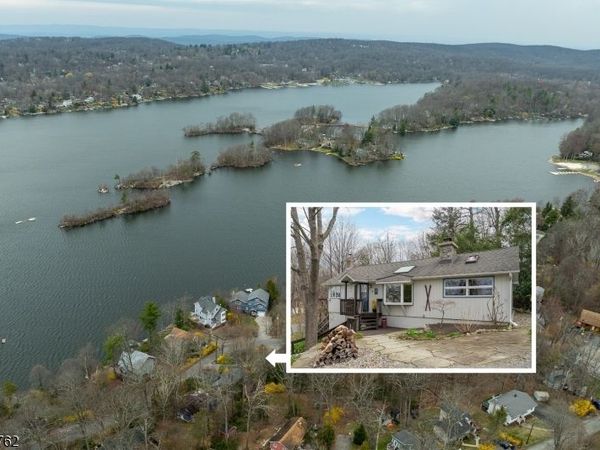 1066 Lakeside Dr, Vernon, NJ 07422