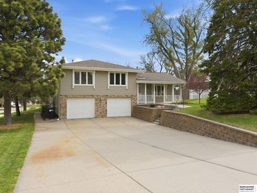 6245 Ponderosa Circle, Omaha, NE 68137