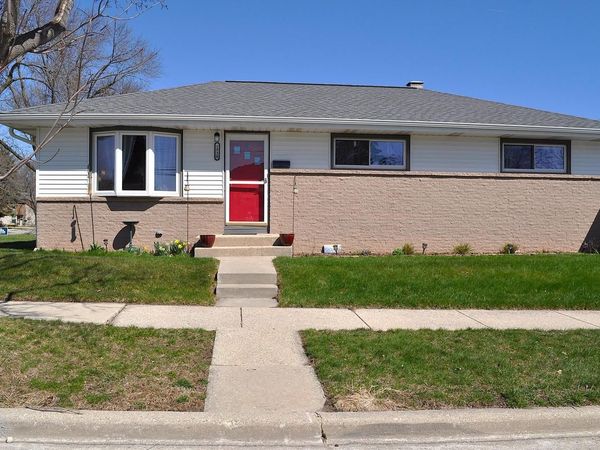 1930 W Carrington AVENUE, Milwaukee, WI 53221