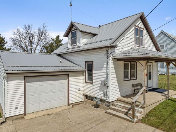 22 SE 3rd Avenue, Waukon, IA 52172