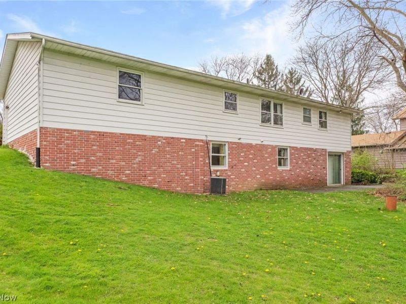 553 Mcneil Drive , Sagamore Hills, OH 44067 Photo 3