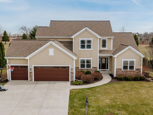 10194 S 34th St, Franklin, WI 53132