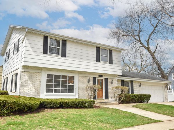 5801 N Lake Dr, Whitefish Bay, WI 53217