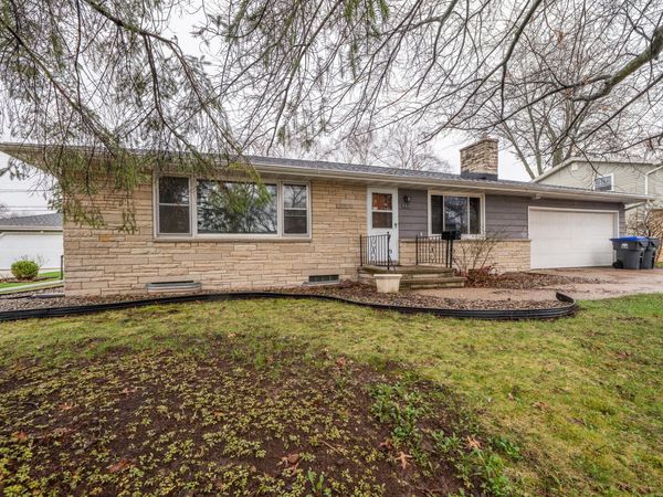 956 Bridgewood Dr, Neenah, WI 54956