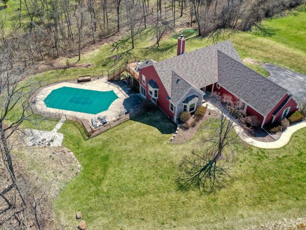 W287N3838 N Shore Dr, Delafield, WI 53072