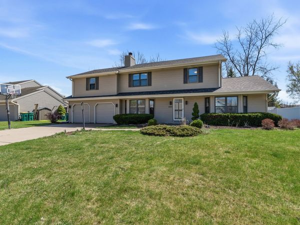 N108W17031 Hawthorne Dr, Germantown, WI 53022