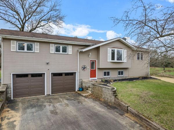 9560 Idell Ave, Sparta, WI 54656