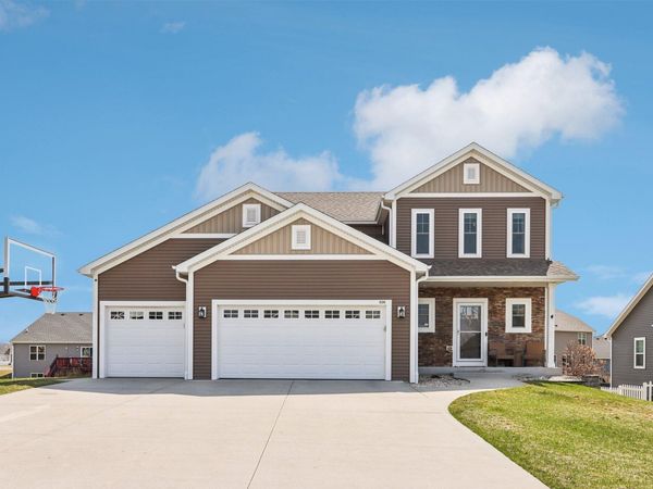 526 Spur Rd, Slinger, WI 53086