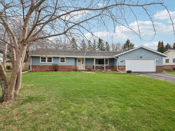 2301 W Glen Hills Ct, Glendale, WI 53209