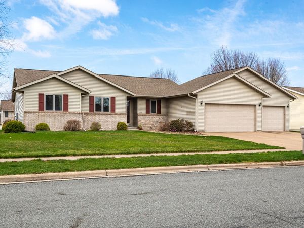 2205 Greenview Ln, Onalaska, WI 54650