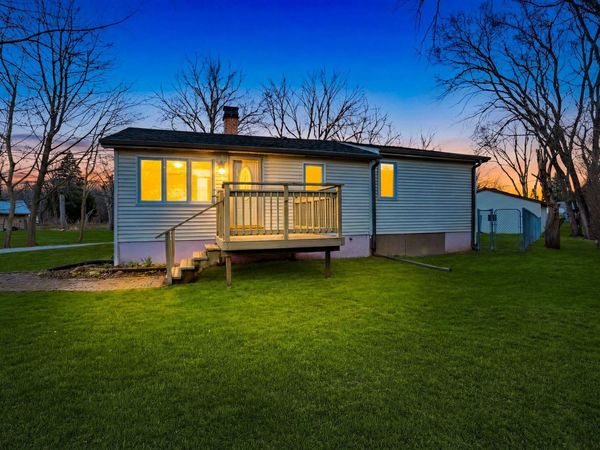 11108 82nd St, Pleasant Prairie, WI 53158