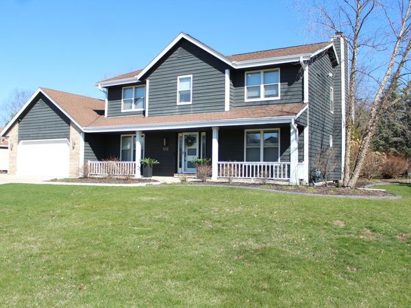 N77W15854 Crossway Dr, Menomonee Falls, WI 53051