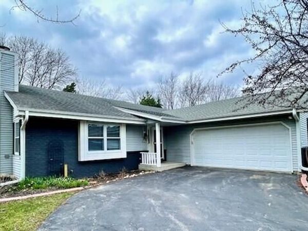 W168N10725 Juniper Dr, Germantown, WI 53022