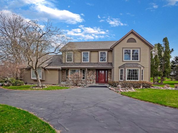 2320 Buckingham Pl, Brookfield, WI 53045