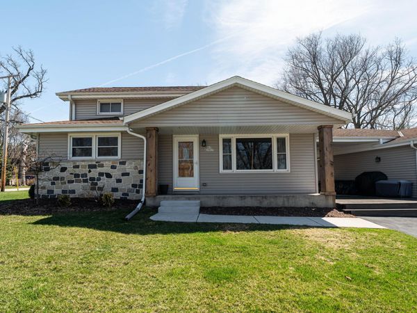 N27W27017 Woodland Dr, Pewaukee, WI 53072