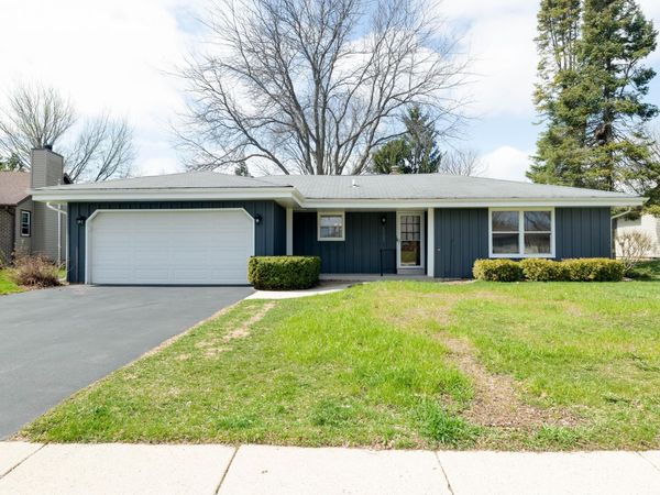 1105 Rainbow Ct, Mukwonago, WI 53149