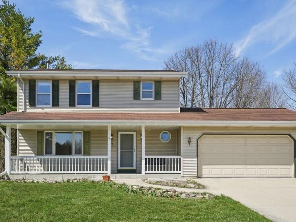 W207N17173 Parkview Dr, Jackson, WI 53037