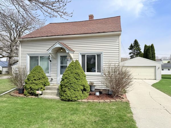1317 N 30th St, Sheboygan, WI 53081
